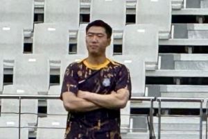 记者：在杭州康复的方镜淇到上海短暂归队，看望教练、队友们