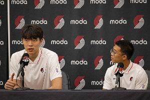 青岛队记：翻译刘禹铖大概率留美陪伴小杨 对青岛队来说是大损失